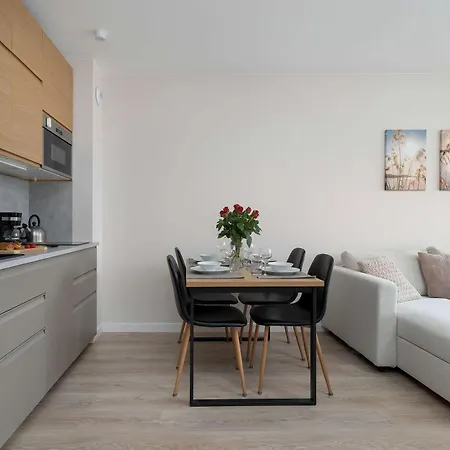 Przestronny Z Balkonem I Parkingiem Blisko Plaży I Jeziora By Renters Apartament *
